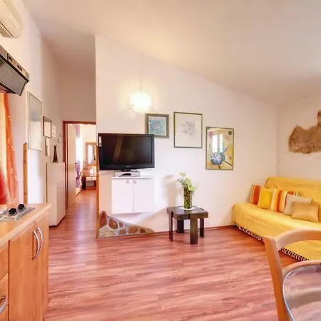 Apartment Karsiole Stinjan